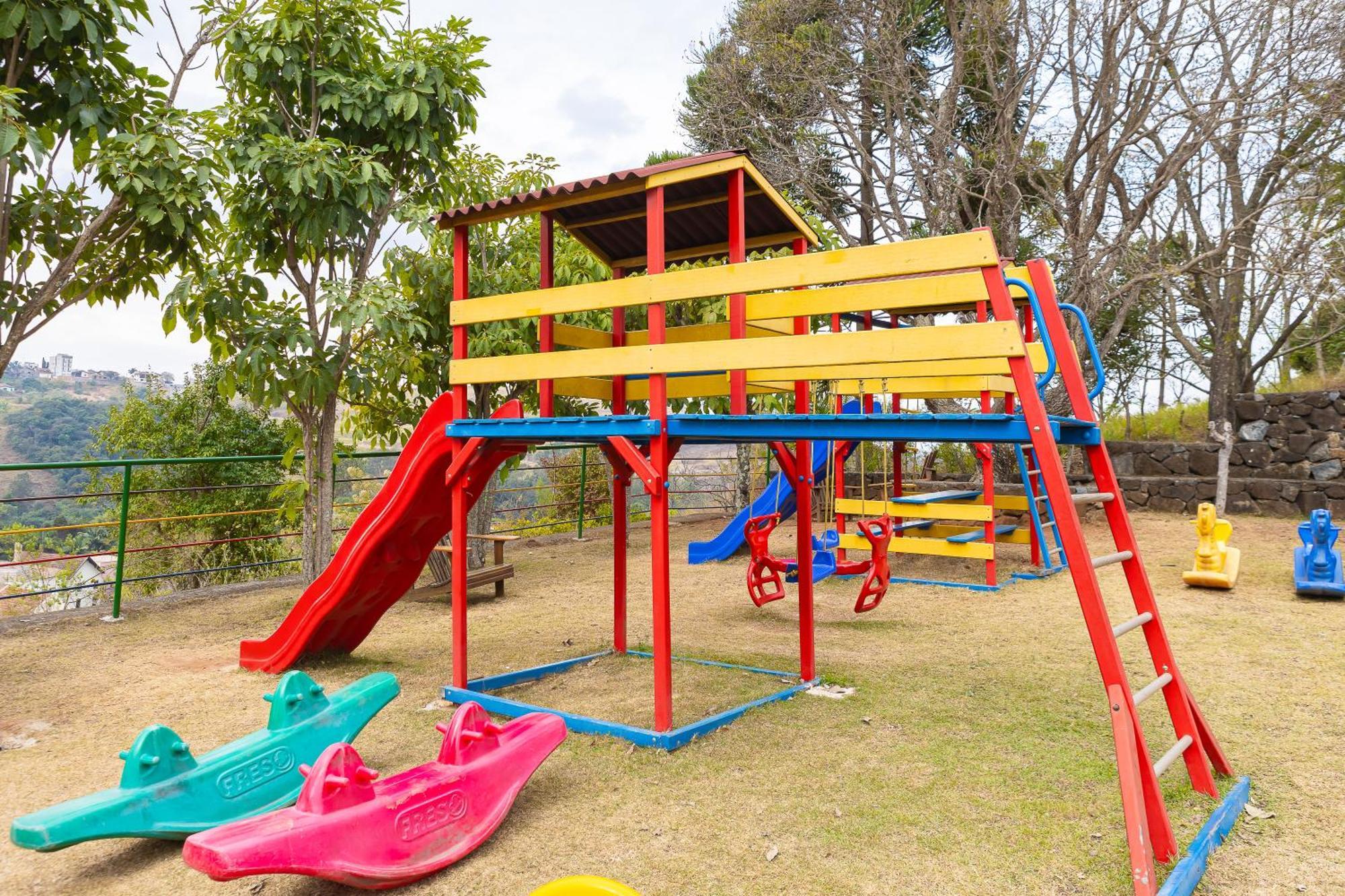 Hotel Golden Park All Inclusive Pocos De Caldas By Nacional Inn Luaran gambar Playground at the school